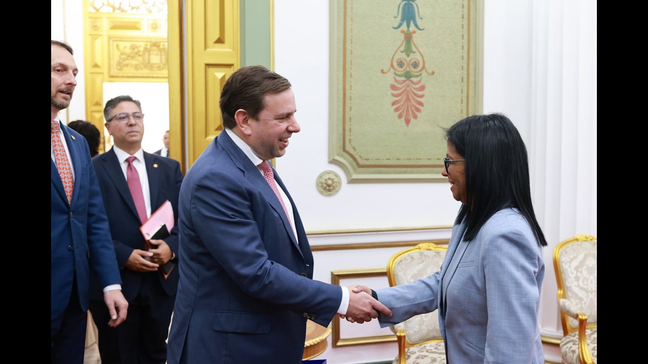 Delcy Rodríguez se reunió con representantes de SHELL para evaluar proyectos gasíferos