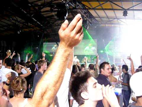 The Shapeshifters live @ club Colosseum Skopje 13 08 09 Rotterdam city of love Axwell re-edit