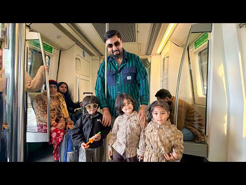 Metro me ghume bache