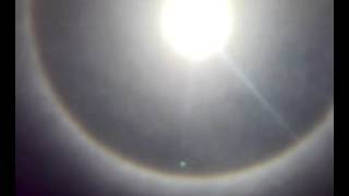 preview picture of video 'Fenomena alam menandakan datang bencana Cincin matahari yang terjadi di padang,sumatra~.mp4'