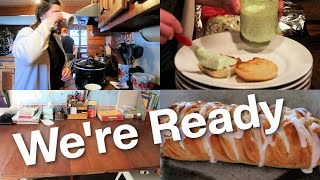 Getting Back Into the Homemaking & Homeschool Groove After A Long Holiday Break