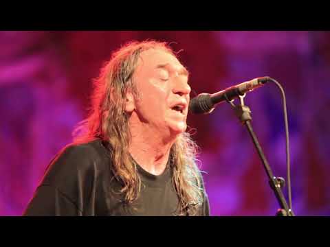 Video thumbnail for Borrachuzos (En directo Palau, 2011) [Bonus Track]