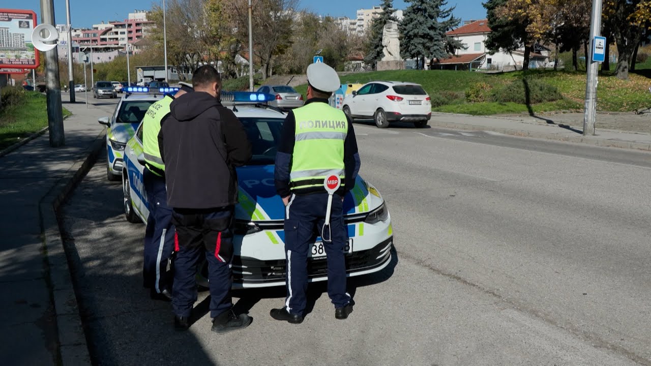 Деветокласници от Финансово-стопанската гимназия в Хасково с акция за безопасно движение на пътя