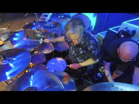 Drum Tech Save-- Todd Sucherman and Mark Petrocelli snare swap at Styx show