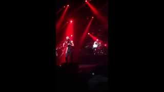 Asaf Avidan - A Gun & A Choice (Live) - L'Olympia du 22/09/13