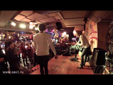 Electro saxophone & Olivia Krash