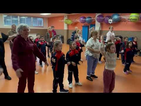 Alumnos de Primaria del Larraona cuidan de mayores, vecinos y medio ambiente a través de la 'Patrulla Cuidadana'