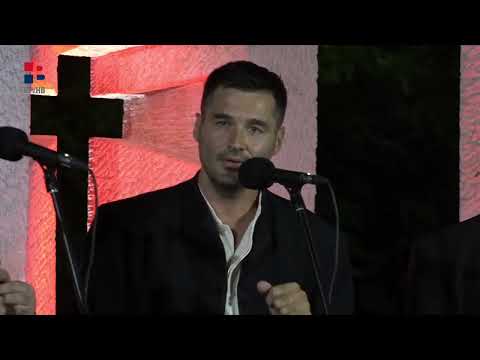 Klapa Valdibora Prid didovom slikom