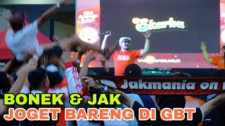 Download lagu Live Perform Skarbu Buat Bonek dan Jak berjoget dan Bernyanyi bersama di Stadion GBT mp3