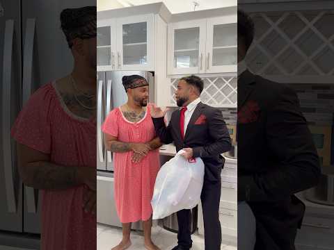 MI AMIGO DELANTE DE MI MAMÁ