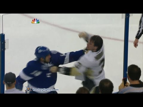 Douglas Murray vs B.J. Crombeen Apr 11, 2013