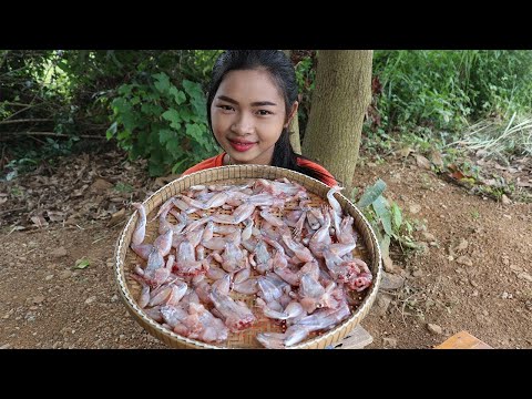 Awesome Cooking BBQ Frog With Pork Delicious Recipe   Grilled Frog Recipes   Village Food Factory