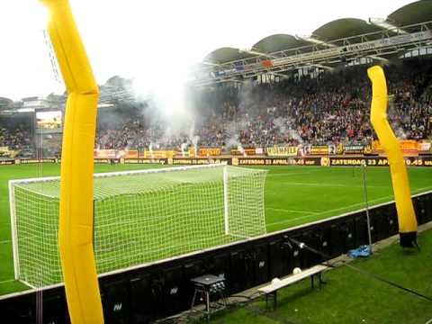 Opkomst Roda J.C Kerkrade - FC VVV Venlo.  (Vanaf West Side). 16-04-2011