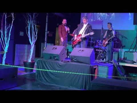 Interior exterior - León Boy & Rebelde Rock and Roll