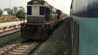 preview picture of video '11111 Balrampur-Gwalior Sushasan Express meets thundering DEMU passing at MPS'