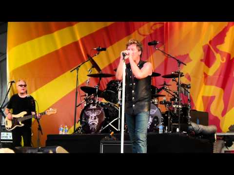 Lay Your Hands on Me Live Bon Jovi New Orleans Jazz Fest April 30, 2011 04/30/2011 live in HD