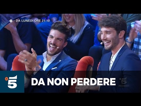 Selfie - Lunedì 21 Novembre, 21.10 su Canale 5