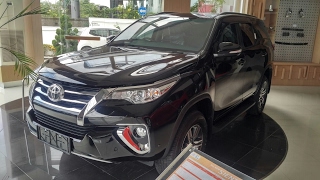 Download lagu In Depth Tour Toyota Fortuner G M/T - Fortuner Termurah Mesin Tetap Sama Varian Termahal   6 M/T! mp3