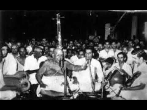 *ഗുരുവും ശിഷ്യനും..!*  Chembai and Yesudas rendering 'Ksheerasagara Shayana'. Gunny voice of Chembai