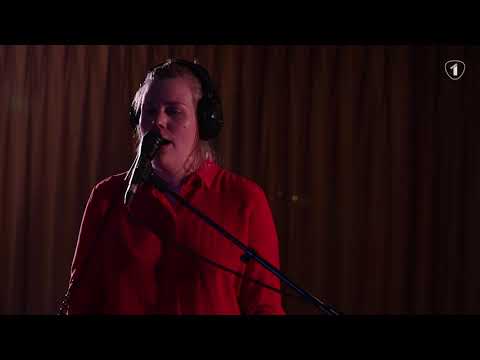 Anu Junnonen - Listen  (Radio 1 Reis Rond de Wereld Sessie)