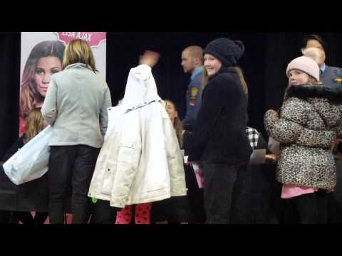 Lisa Ajax - Mollie Lindén - Josefine Myrberg - Fanny de Aguiar signerar i Nordstan #idolse