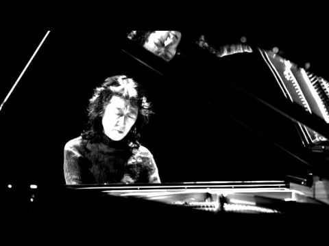 Mozart - Piano Concerto No. 20 in D minor, K. 466 (Mitsuko Uchida)