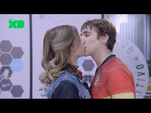 Zoe and Gabo kiss? | Disney11 | 