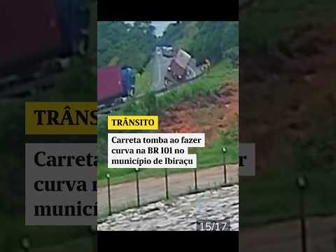 🚚 Carreta tomba em curva na BR-101 e trânsito é desviado em Ibiraçu