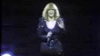 Fuera de mi vida, Valeria Lynch.