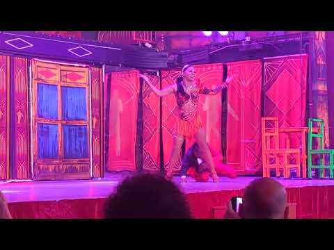 Camina como Chencha.