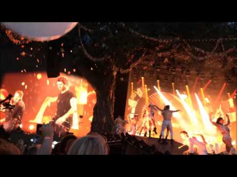 Take That - Relight My Fire (ft. Lulu) live @BST Hyde Park