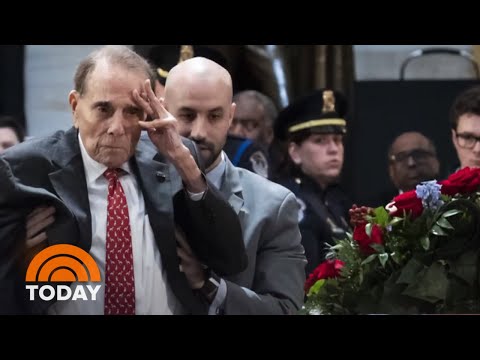 Bob Dole Recalls His Final Salute To George H.W. Bush | TODAY