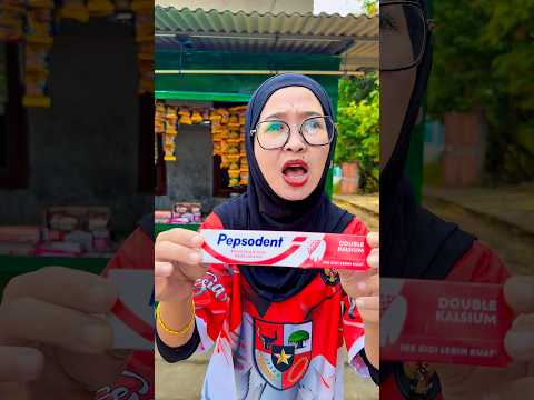 Imot jangan makan permen,pakai pepsoden aja biar gigi nya ga ompong