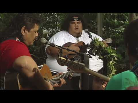 Israel "IZ" Kamakawiwoʻole - "Henehene Kou ʻAka" Live in Manoa