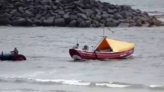 preview picture of video 'Fordson Major pulling Coble out of Newbiggin Bay 14/06/13'