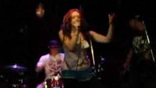 Skye Sweetnam Performs &quot;Boyhunter&quot;