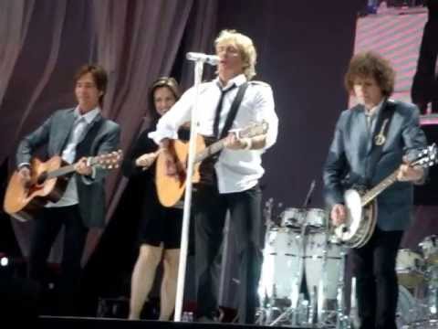 ROD STEWART - DIRTY OLD TOWN - live - LIMERICK 04-07-09