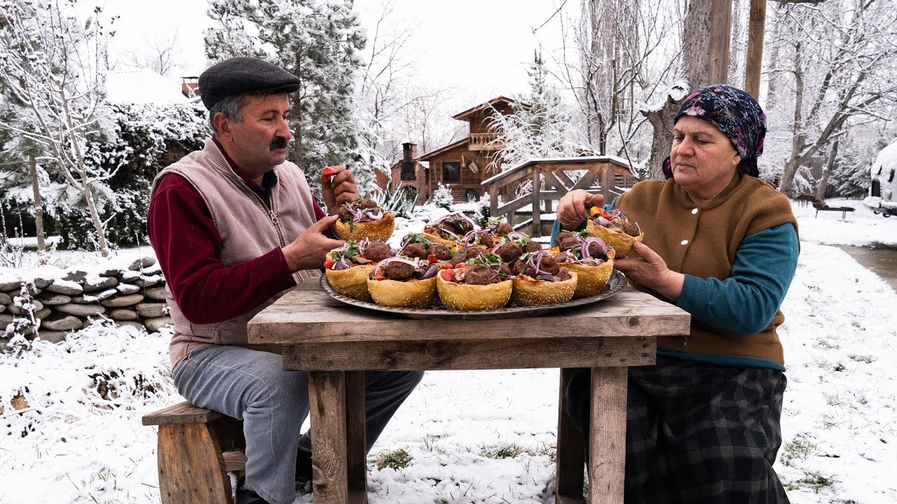 Simple Village Cooking Meatballs on Edible Plates... 🍖🍞🔥