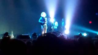 David Byrne and St. Vincent-Ice Age, Live at the Wellmont Theater