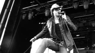 These Raven Skies Perform Live at the 2014 Rockstar Uproar Festival