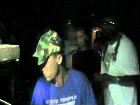 dubateers sound system featuring kenny knots @the dub bunker southend 29th july 2011