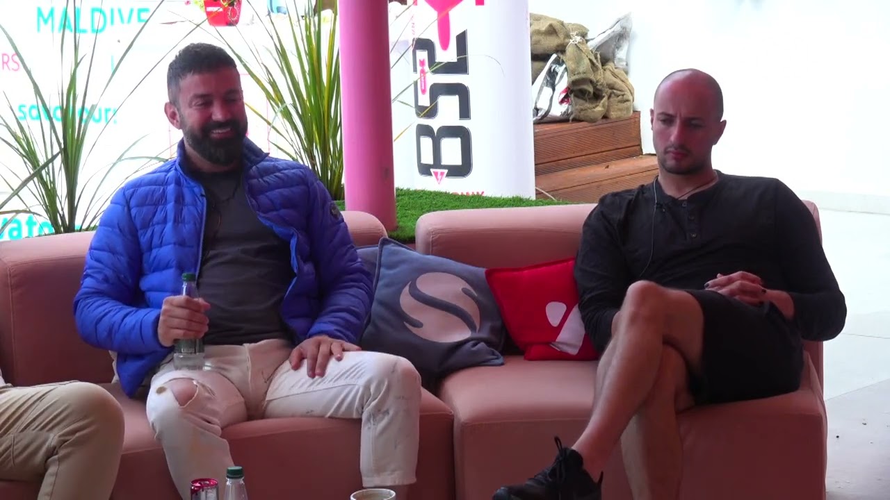 Visi flet për partneren: Ne flemë në dhoma të ndryshme!