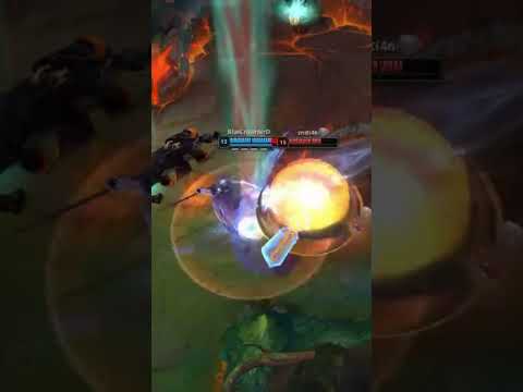 i fail flash q3 because my champ has tank controls #leagueoflegendsclips #leagueoflegends #riven