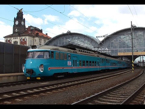 Odjezd zvláštního vlaku Os 11606 (ČD 451.025/026) - Praha hl.n., 17. 6. 2017