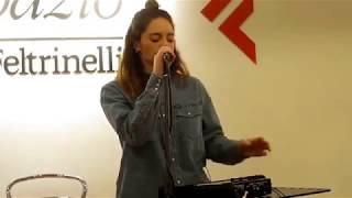Francesca Michielin - Vulcano - Live la Feltrinelli Librerie (Napoli 20-01-2018)
