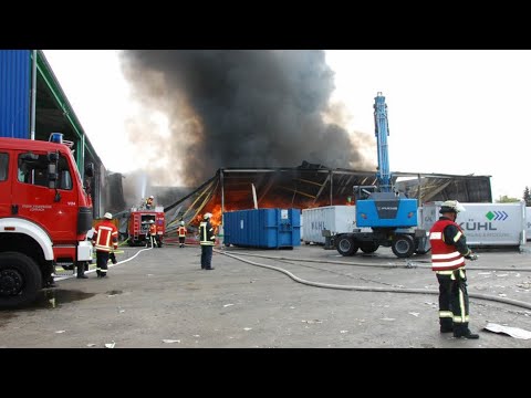 Efringen-Kirchen: Lager der Recyclingfirma Kühl brennt ab