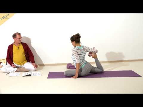 Taube Vorübung mit Fuß zum Gesäß - Yoga Asana Lexikon
