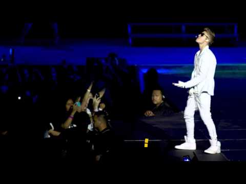 download lagu mp3 mp4 Hugh Jackman Peed On Stage, download lagu Hugh Jackman Peed On Stage gratis, unduh video klip Hugh Jackman Peed On Stage