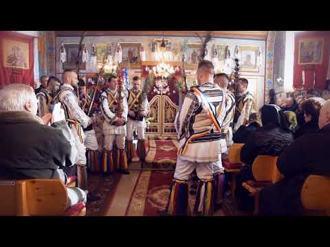 [01] Calusarii din Bosorod - Colinda la Biserica (25 decembrie 2017)