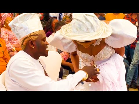 Romantic! Watch How Singer Portable’s Third Wife, Actress Ashabi, Knelt to Receive Money at Naming